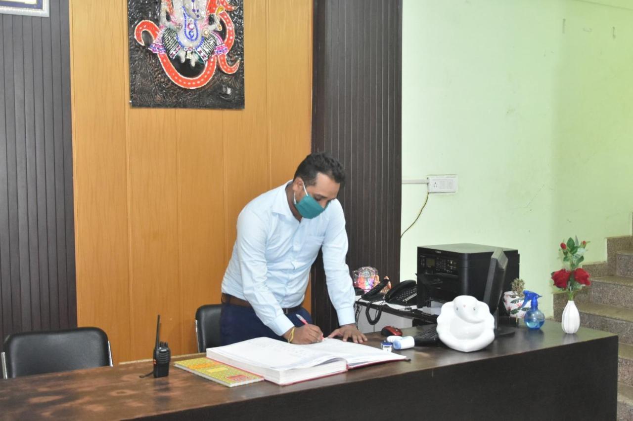Hotel Yug Residency Varanasi Bagian luar foto
