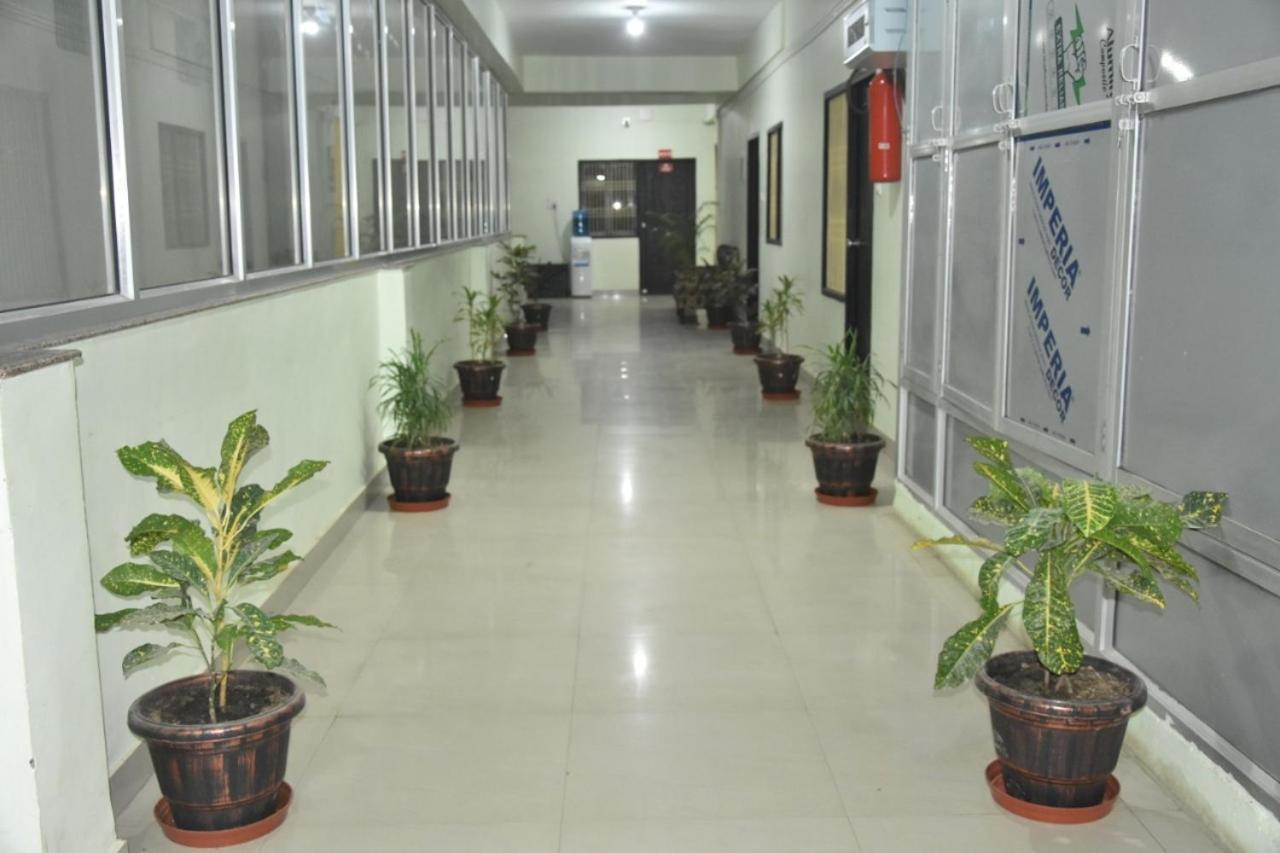 Hotel Yug Residency Varanasi Bagian luar foto