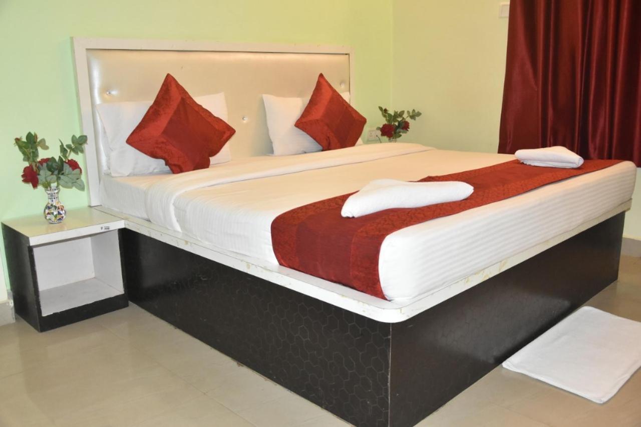 Hotel Yug Residency Varanasi Bagian luar foto