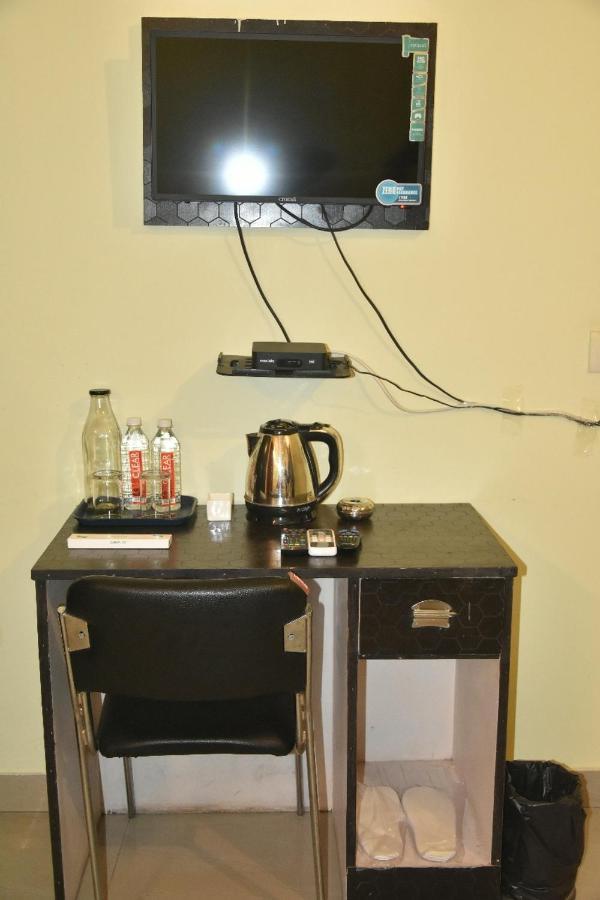 Hotel Yug Residency Varanasi Bagian luar foto